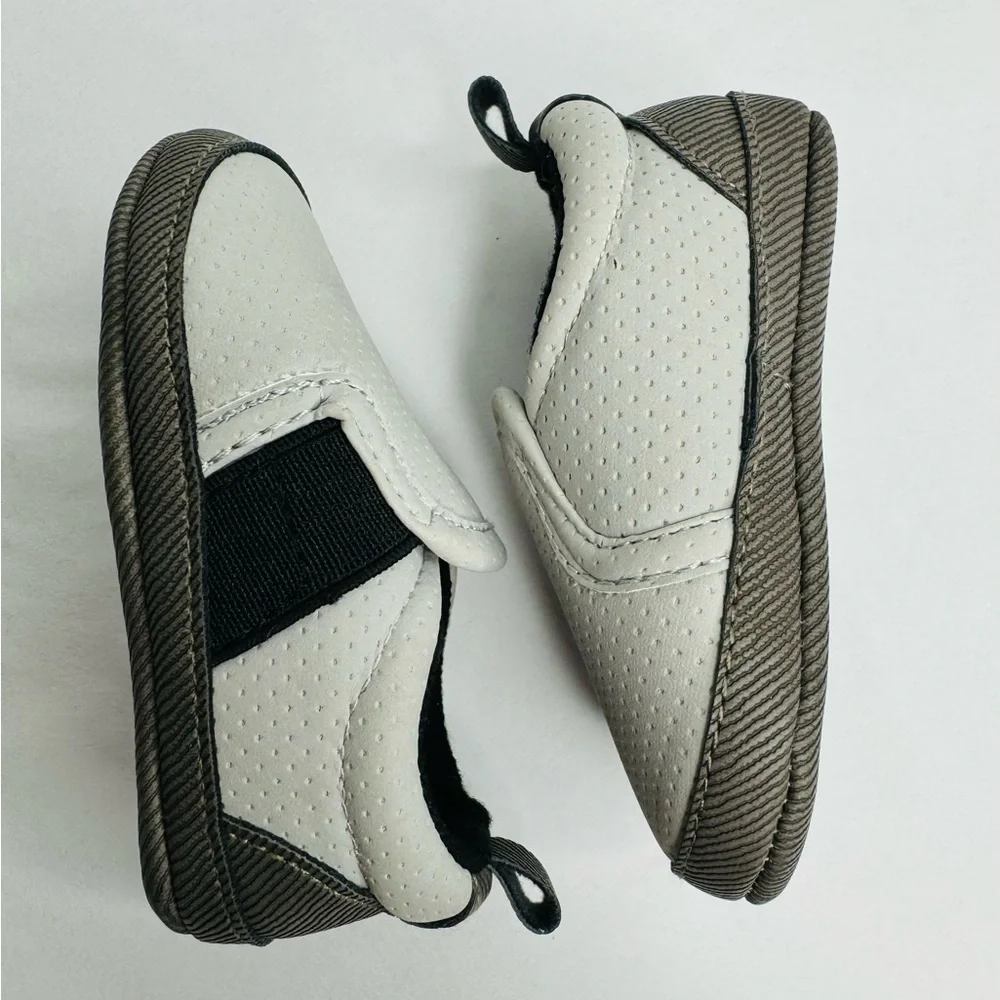 Just One‎ You By Carters newborn shoes boy (0-3m) Pre Owned